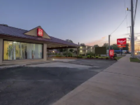 斯塔克維爾紅頂酒店-大學 斯塔克維爾酒店