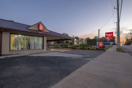 Red Roof Inn Starkville - University Отели в г. Миссисипи Стейт Юниверсити