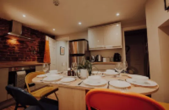 Bright House. 13 minutes to the theme park. Family sized victorian terrace.