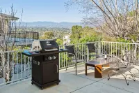 Quiet Mountain Home with Stunning Views near Universal Studios Hollywood