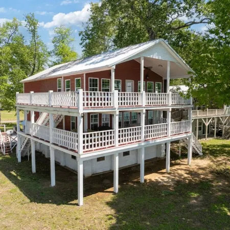 A Gem on the Beautiful Tennessee River: Perfect for gatherings and Retreats