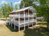 A Gem on the Beautiful Tennessee River: Perfect for gatherings and Retreats