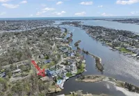 Cozy 4BR Lagoon Cottage, King Bed, Hot Tub, Game Room, Gym, Family Fun, kayaks Hotels in Brick