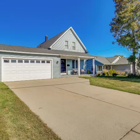 Steps to Lake Michigan: Manitowoc Home w/ Fire Pit