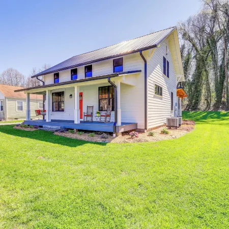 Stunning Damascus Vacation Rental w/ Fire Pit!