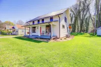 Stunning Damascus Vacation Rental w/ Fire Pit! - parking
