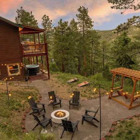 New 4BR Luxe Getaway Stunning Views/ Hot Tub/ Home Theater & Games- Pet Friendly