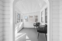 Cozy and Modern in the Heart of it all