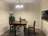 Cozy 2-bedroom with AC and WiFi in welcoming Sandy Springs