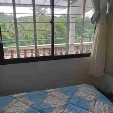 Private 2-Br/3 Bath home in Limay with AC, Wi-Fi, Washer & Dryer, & Free Parking Rooms