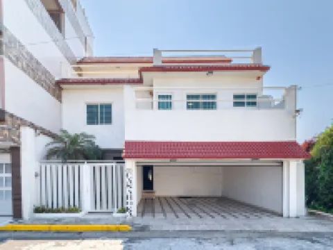 Spacious 5-bedroom house with AC, WiFi near to the beach