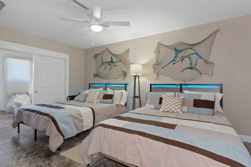 Bring your own boat l Waterfront with dock l Sleeps 9 Hotels in Crystal River