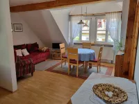 Cozy 3-room vacation apartment in the heart of Effeltrich. 埃費爾特里希住宿飯店