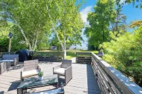 Perfect 5-bedroom house with private beach, indoor pool, in charming Carsonville