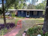 Charming 2-b/r country cottage-central Florida WiFi, AC, BBQ home away from home
