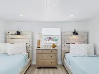 Charming Waterfront Cottage on peaceful Matlacha!  FULL RENOVATION DECEMBER 2024 Hotels in Matlacha