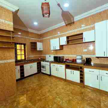 Terrific Budget Friendly 2-bed apartment with WiFi, AC Midcity in Abuja Others