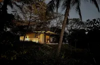 Casa Concha at Luna Negra - private luxurious oceanfront paradise home Отели в г. 