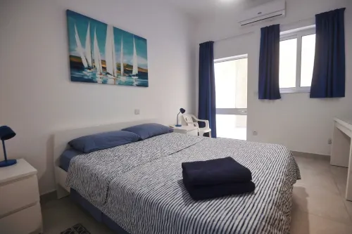 Spacious and comfortable seafront apartment, exceptional views in quiet setting