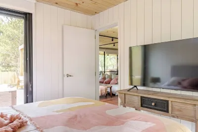 Modern House near the Beach โรงแรมใน
