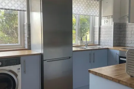 Spacious & Stylish 2 Storey, 3 Bed Apartment Отели в г. Грэйвсенд