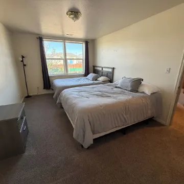 Enjoyable 2-bedroom condo with AC / Heat in charming Downtown Beaver