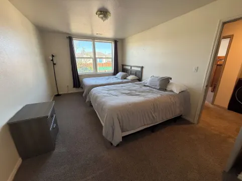 Enjoyable 2-bedroom condo with AC / Heat in charming Downtown Beaver