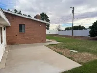 Refurnished and spacious 4 bedroom house, Sleeps 8!