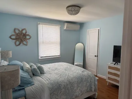 Charming, freshly updated 3-bedroom house in superb Ocean Beach