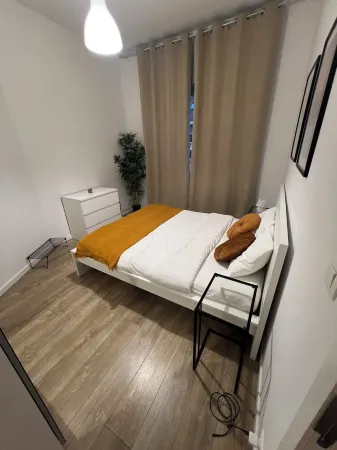 Located 2min from the French community, 10min from debrouckere, 7min from Dansaert Отели в г. Моленбек-Сен-Жан