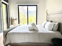 Lux Modern Barnhouse Cabin 1 minute from Hunter Mountain