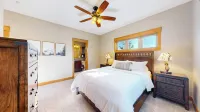 Modern Mountain Retreat/Incredible Mountain Views/Stylish Kitchen/Spotless
