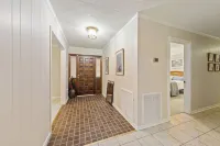 Charming 3-bedroom house with AC in Broussard Hotels in Broussard