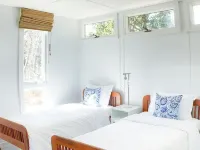 Beautiful spacious beach house located on a private beach surrounded by nature. Hotels in Bourne