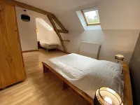 Former hamlet school, house with 500m2 enclosed grounds and swimming pool. Hotels in Saint-Cyr-les-Colons