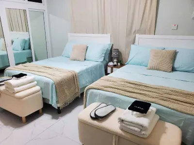 Luxury 3BR Villa w/ Private Pool,Fast Wifi - Near 876 Beach Club Relax in Style! Hotel in zona Reggae Walk of Fame and Museum