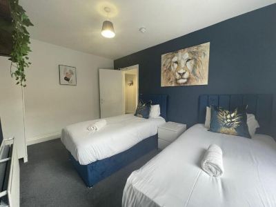 Central Hove 5 Bedroom Flat BN332AWES