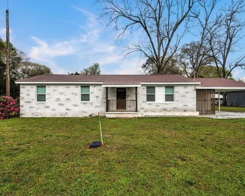 Charming 3-bedroom close to crystal clear natural springs in DeFuniak Springs FL Hotels in DeFuniak Springs