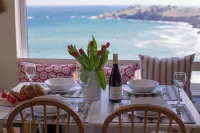 Cosy Coverack Accommodation with Panoramic Sea Views