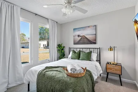 Lakefront 4Br Retreat Near Kings Bay Modern & Remote Work Ready