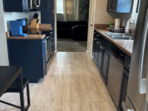 VRBO in the heart of Speedway. Hoteles en Speedway