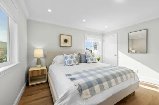 Breathtaking Oceanfront Beach House with Barbecue and Hot-tub in Pacifica, California