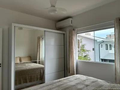 Apartamento à 1 min da BR 101 e a 15 min de Florianópolis Hotel in zona Praia Do Tomé