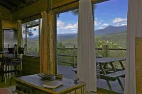 Hidden Gem with magnificent lake and mountain views. Hotel a Gaints Castle Game Reserve