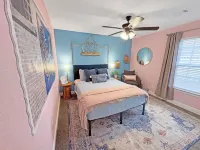 The Gulfport Muse-Artistic Getaway-Walk to Beach- Firepit!