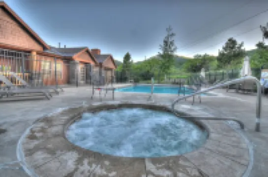 Luxury newly remodeled condo across Jordanelle Gondola Deer Valley East