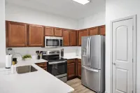 Cozy 1-BR Haven w/King Bed, Sofa Bed, Pool, Gym in Prime Frisco