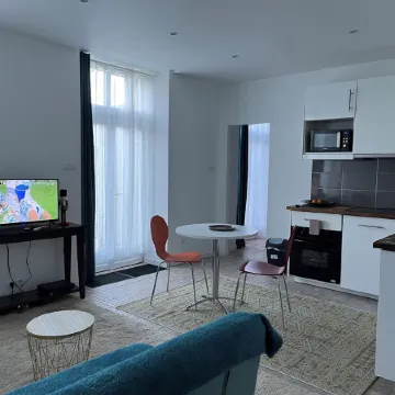 2 steps from Senlis historic center