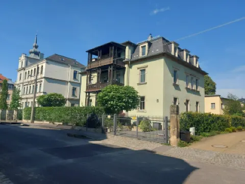 150 sqm in Dresden city villa from the Wilhelminian era. Hotels in Laubegast