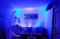 Ideal for family or barkada Staycation, 1 ride from mall, resto and supermarket Hotel di Imus